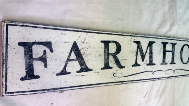 A country style inspired Farmhouse wood sign example.
