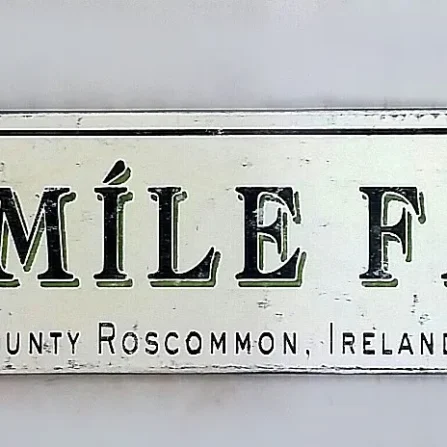Alternative view of Céad Míle Fáilte Irish Sign with Celtic Cross