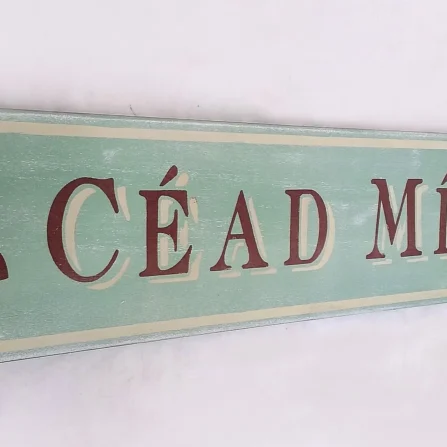 Céad Míle Fáilte Irish Sign with Trinity Knot