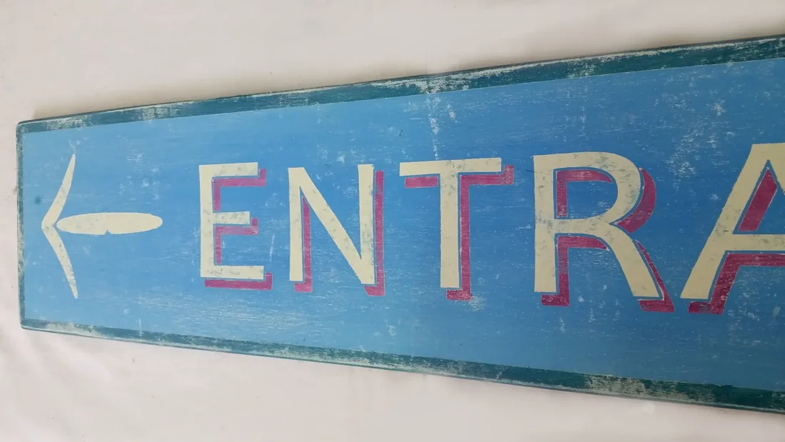 Entrance Sign - Sign Treasure